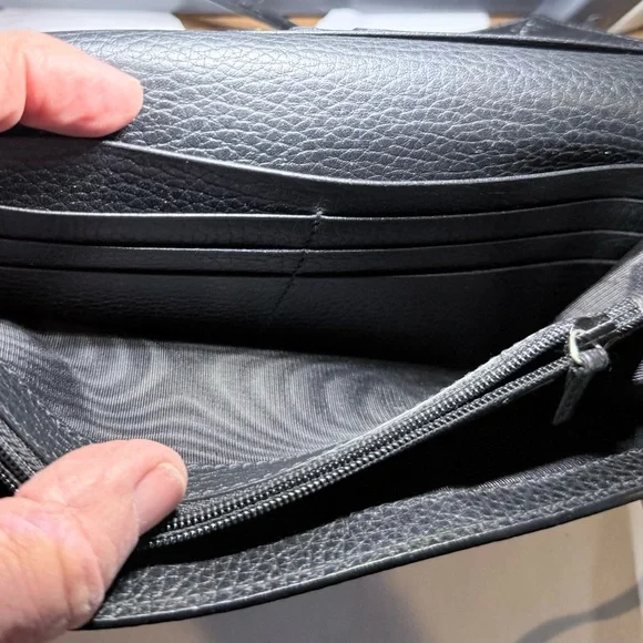 Gucci BlackPebbled Leather Wallet